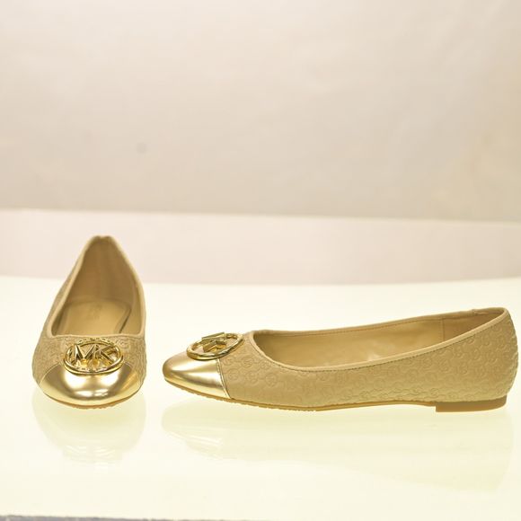 Michael Kors Ballet Flats Beige with Classy Gold Toe & Logo Women's Size 6 M - Picture 2 of 6